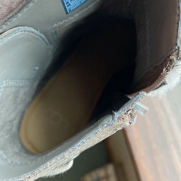 EUC UGG Kirke Shearling-Trimmed Leather & Suede Zip Up Ankle Boots - Picture 11 of 12